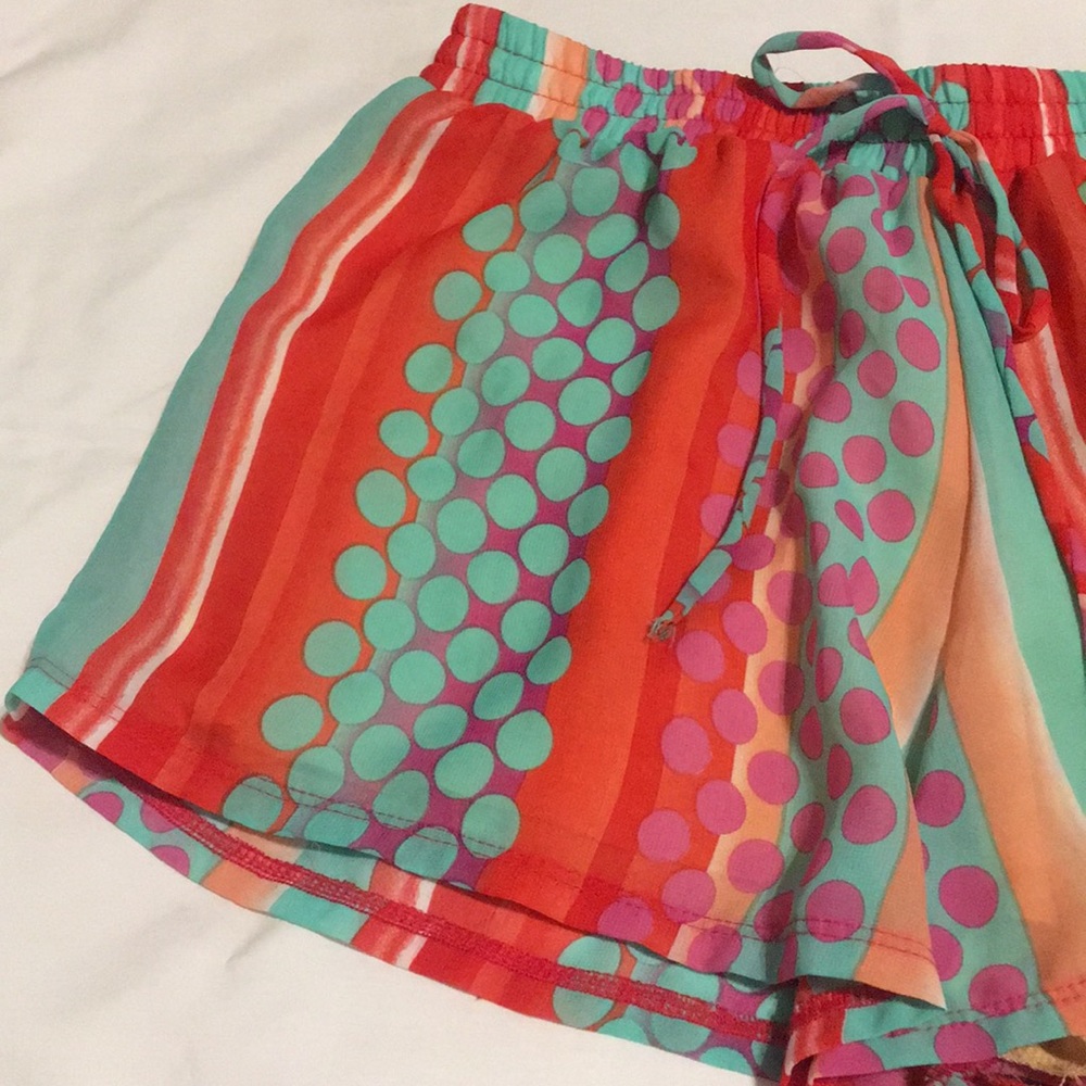 Pattered Shorts ☀️ 🏝 🍹 - Picture 2 of 5